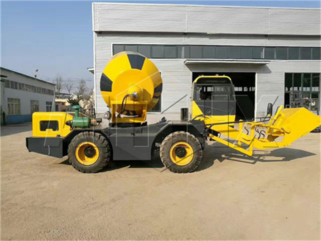 Self loading concrete mixer in China